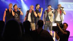 Die Band Voxxclub auf der Bühne der Show Lounge der "Grand Lady".