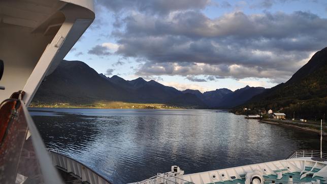 Die "Weiße Lady" läuft in Romdalsfjord ein