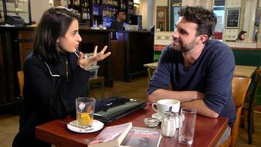 Bild: SWR Steffen König im Gespräch mit Sineb El Masrar. Die gläubige Muslima sieht durchaus emanzipierte Frauen in ihrer Religion.
