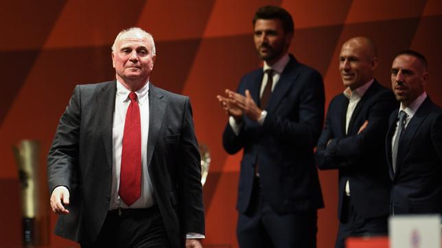Bild: dpa/picture alliance/Tobias Hase Uli Hoeneß bei seinem Abscheid als Präsident des FC Bayern München