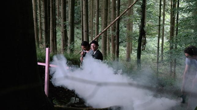 Nico Patschinski und Tim Wiese bei den Dreharbeiten im Wald