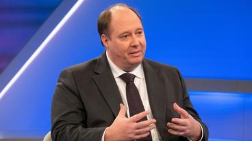 Bild: WDR/Oliver Ziebe Angesichts des schnellen Anstiegs der Infektionszahlen und einer drohenden Überlastung des Gesundheitswesens haben Bund und Länder über Ostern den schärfsten Lockdown seit Beginn der Pandemie beschlossen. Gleichzeitig sinken die Zustimmungswerte der Bevölkerung zur Corona-Politik immer weiter. Verspielt die Politik das Vertrauen der Bürger? – Zu Gast: Helge Braun (CDU, Kanzleramtsminister).