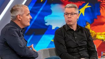 Bild: WDR/Melanie Grande Gäste bei Sandra Maischberger: Kai Strittmatter (langjähriger China-Korrespondent, l) und Frank Thelen (Unternehmer und Investor, "Die Höhle der Löwen").