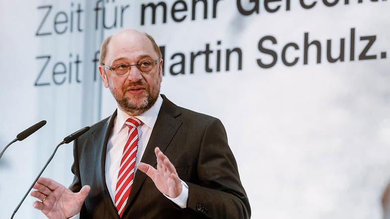 Blaue börse sie sucht ihn
