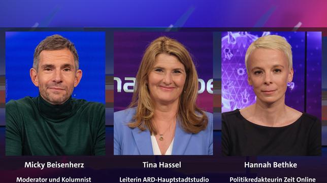 Bild: Alle WDR/Oliver Ziebe Micky Beisenherz, Tina Hassel und Hannah Bethke (v.l.n.r.)