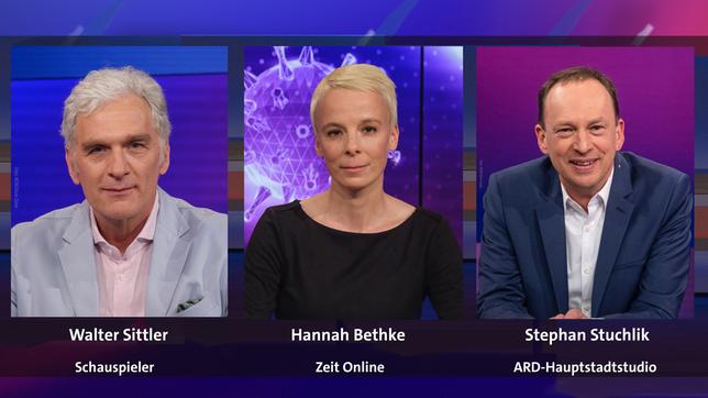 Bild: Alle: WDR/Oliver Ziebe Walter Sittler, Hannah Bethke und Stephan Stuchlik (v.l.n.r.)