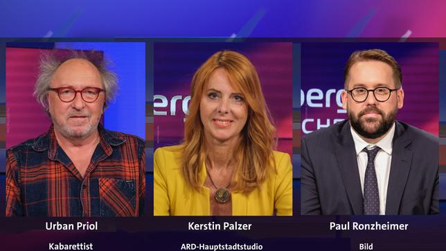 Bild: Alle WDR/Oliver Ziebe Urban Priol, Kerstin Palzer und Paul Ronzheimer (v.l.n.r.)