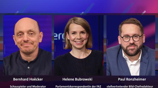 Bernhard Hoëcker, Helene Bubrowski und Paul Ronzheimer (v.l.n.r.) 