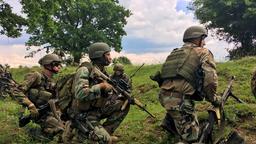 Hier üben Soldaten der niederländischen "Light Infantry", sie sind Teil der schnellen NATO-Eingreiftruppe.