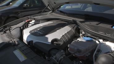 Audi A6 Blick unter die Motorhaube