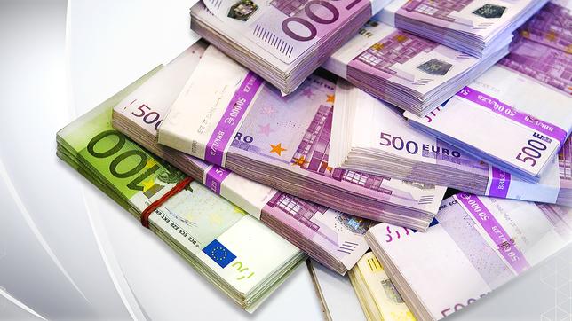 Bild: Das Erste Die Geldtöpfe sind voll, aber bei Schulen oder bei Straßen, die dringen saniert werden müssen, kommt nichts an.