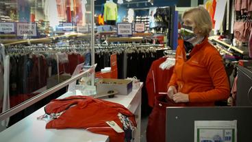 Bild: ARD Sabine Grosse hat ein Sportgeschäft in Magdeburg.