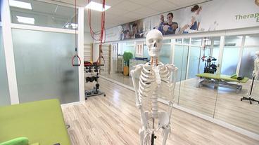 Bild: ARD Leere Massagepraxis im Therapiezentrum Emler.