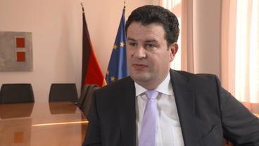 Bild: ARD Der Wirtschaftsminister Hubertus Heil (SPD) kann sich einen Mindestlohn von zwölf Euro vorstellen.
