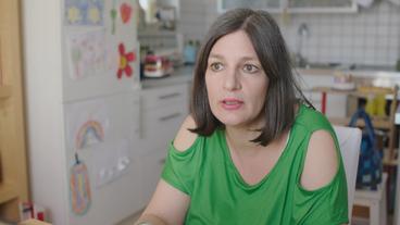 Bild: ARD Claire Funke hat rund 1.700 Euro zum Leben.