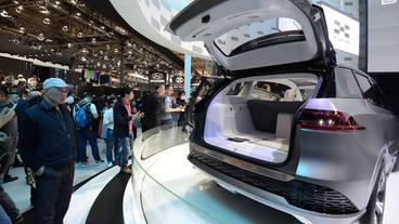Bild: picture alliance/dpa/HPIC/Bian Peng Der Aiways U5 wird auf einer chinesischen Messe präsentiert.