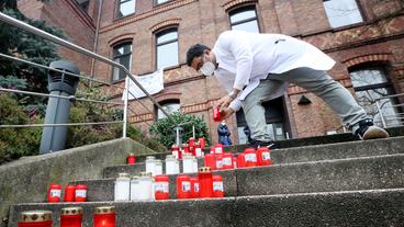Bild: picture alliance/dpa/Roland Weihrauch Protest gegen Klinikschließung
