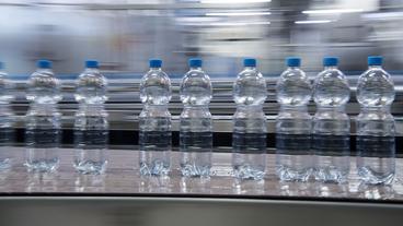 Bild: picture alliance/dpa/Sebastian Gollnow Symbolbild: Mineralwasser
