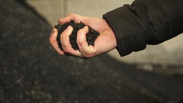 Bild: SR Recycling: Granulat aus Altreifen