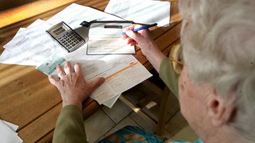 Rentnerin bei Steuererklärung