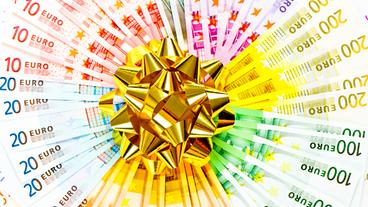 Bild: Colourbox Geschenkschleife auf Geldscheinen