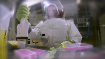 Bild: SWR Arbeit im Labor mit Schutzanzug