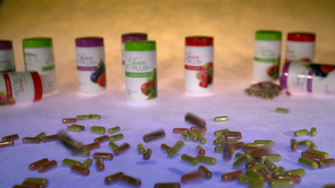 Bild: SWR Packungen und Kapseln von Juice Plus