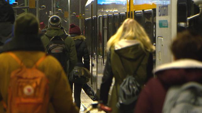 Bild: WDR Im Regionalverkehr ist die Bahn jetzt schon oft günstiger als das Auto.