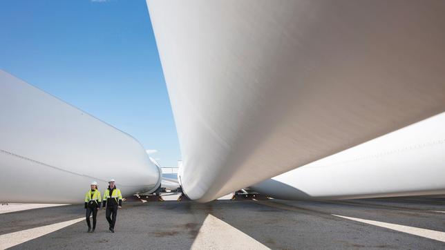 Lagernde Rotorblätter in Aalborg, Dänemark (Foto ist für beide Teile verwendbar)