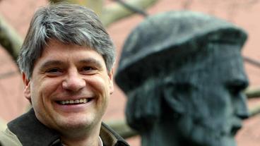 Bild: dpa Der österreichische Schriftsteller Raoul Schrott