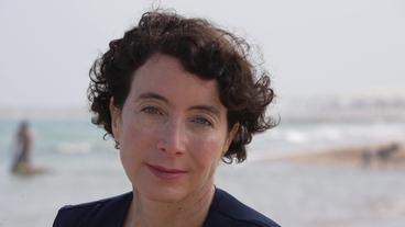 Bild: WDR Portrait einer Frau mit braunen Locken.