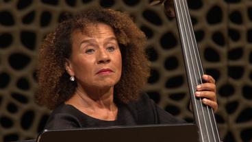Bild: ARD Gründerin des Chineke! Orchestra und Kontrabassistin Chi-chi Nwanoku.