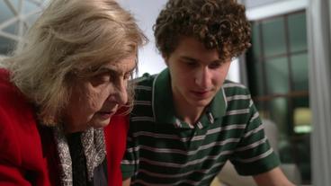 Tova Friedman und ihr Enkel Aron Goodman