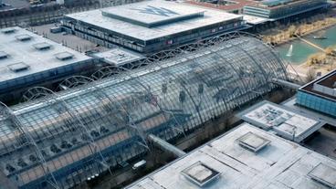 Bild: ttt Verwaiste Glashalle auf der Neuen Messe