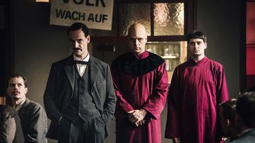 Bild: MDR / UFA Fiction / Stanislav Honzik/ttt Die Meister des Bauhauses: Direktor Gropius und Stellvertreter Itten im ARD-Film "Lotte am Bauhaus"