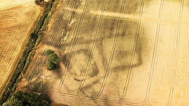 Bild: Landesamt für Archäologie Sachsen Großzschepa östlich von Leipzig. Eine Burg aus dem 12. Jahrhundert.