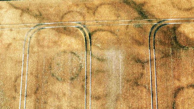 Bild: Landesamt für Archäologie Sachsen Großtreben nördlich von Torgau. Grabhügel, aus der jüngeren Bronzezeit. 1200 vor Christus.
