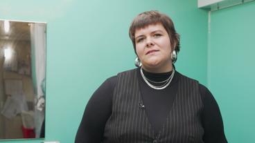 Bild: NDR Streetworkerin Rike Lehmbach arbeitet im Berliner Duschmobil. Ein Angebot für obdachlose Frauen.