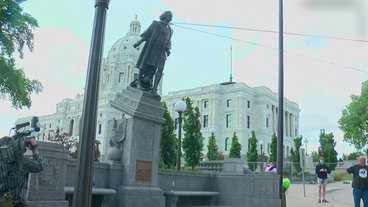 Bild: NDR/Screenshot Ein Denkmal in den USA wird abgerissen.