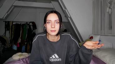 Bild: NDR/Screenshot Kayla Shyx spricht in die Kamera.