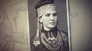 Ein Foto von Schliemann Frau. Sie trägt den "Schatz des Priamos".