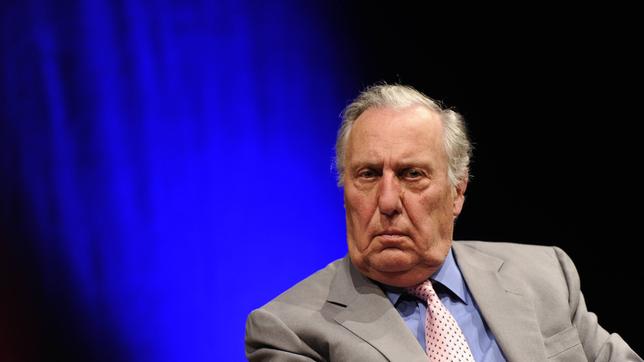 Bild: imago/Horst Galuschka Der britische Schriftsteller Frederick Forsyth