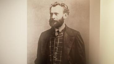 Schwarzweiß-Fotografie eines Mannes mit Bart