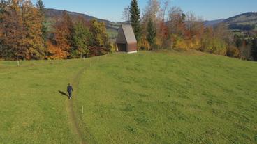 Bild: BR Eine moderne Kapelle in den Alpen