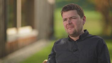 Bild: BR Ein Mann im mittleren Alter gibt ein Fernsehinterview