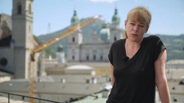 Bild: BR Eine mittelalte blonde Frau gibt ein Fernsehinterview