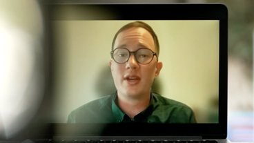 Bild: BR Ein Mann gibt ein TV-Interview