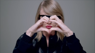 Taylor Swift macht mit den Händern ein Herz