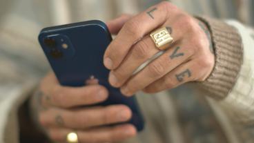 Bild: BR Handy in der Hand