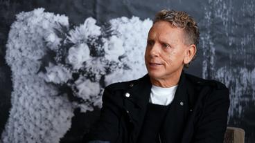 Bild: BR Ein Mann mit schwarzem Anzug gibt ein TV-Interview